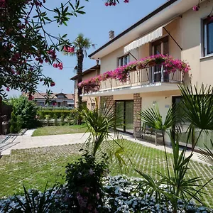 https://villa-maxikris.hotelinveneto.com